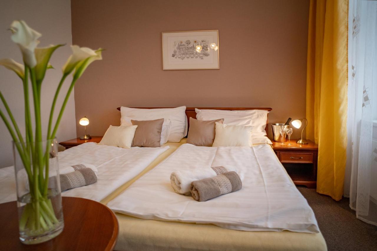 Hotel U Kaplicky Písek Eksteriør bilde